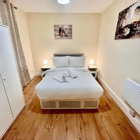 Studio Flat In Colliers Wood Lägenhet London Exteriör bild