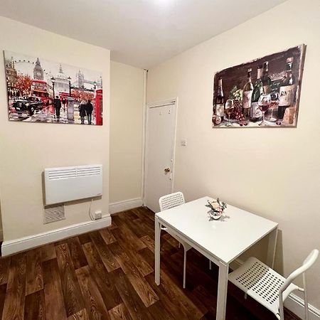 Studio Flat In Colliers Wood Lägenhet London Exteriör bild
