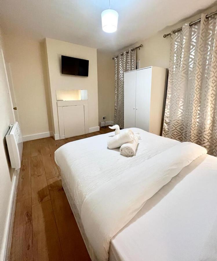Studio Flat In Colliers Wood Lägenhet London Exteriör bild