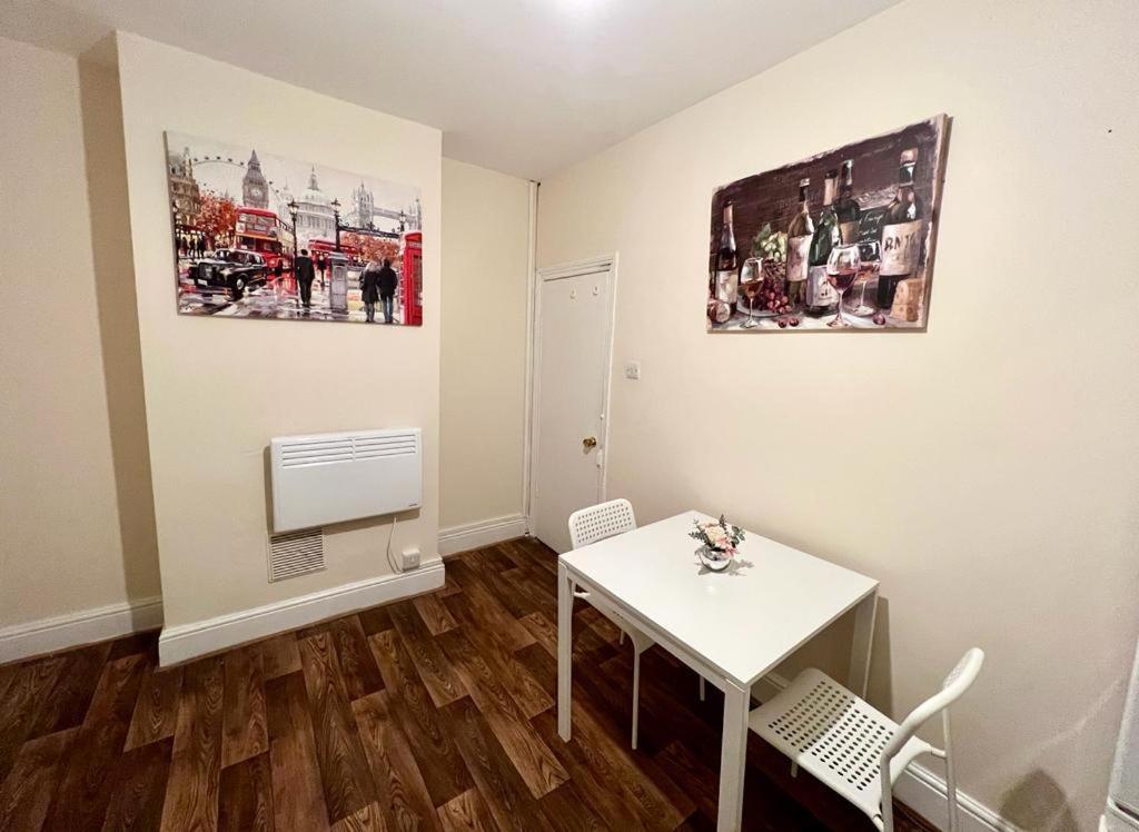 Studio Flat In Colliers Wood Lägenhet London Exteriör bild